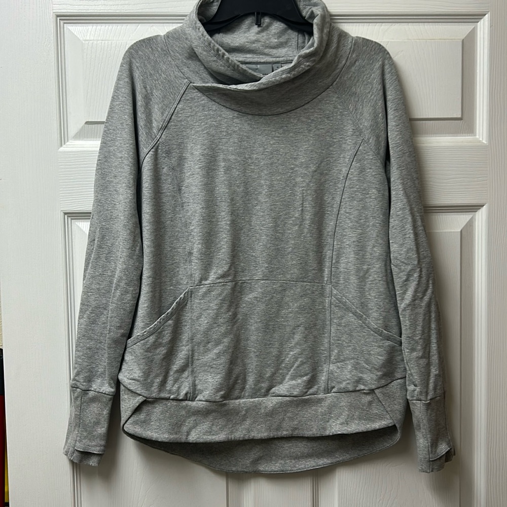 Women’s Athleta top